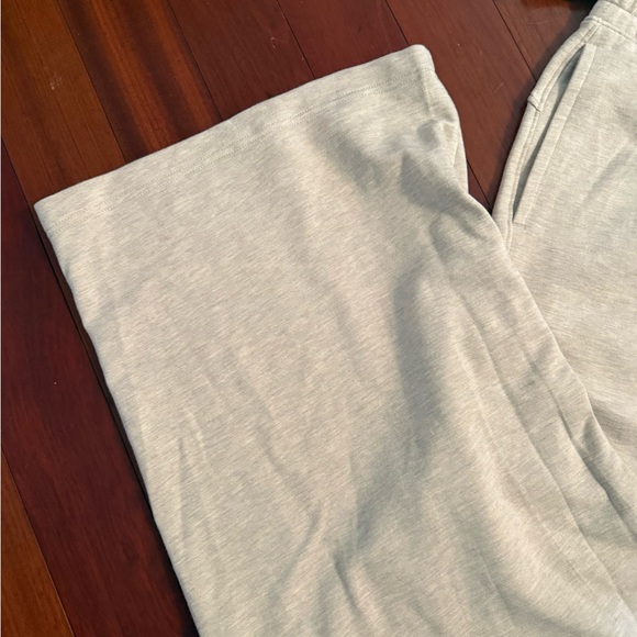 Cozy Yogalicous Beige Sweatshirt and Joggers Set Size M NWT. Very Soft - Picture 5 of 6